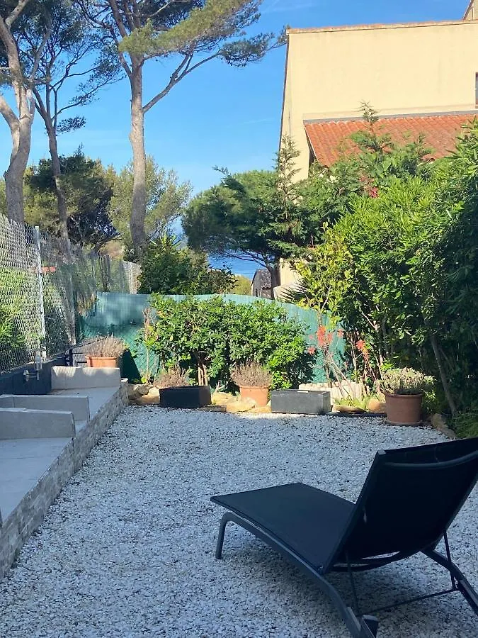 Logement entier T2 climatisé, parking gratuit, jardin, mer Sanary-sur-Mer Francia